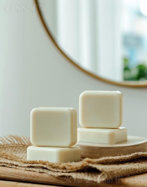 �G����Ī�ϻ��yƷ���޹�˾���ٲݼt����Ůʿ�a(b��)ˮ���w��