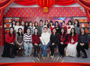 馬年到，福氣高！安若希祝您馬年福星高照，萬(wàn)事如意！