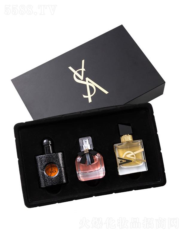 ���Ƽ{Ůʿ��ˮ���b