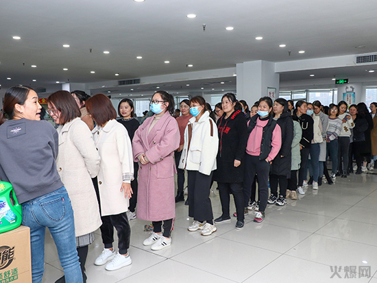 ������Ů��(ji��)���𱬾W�ɰl(f��)Ů�񌣌ٶY��