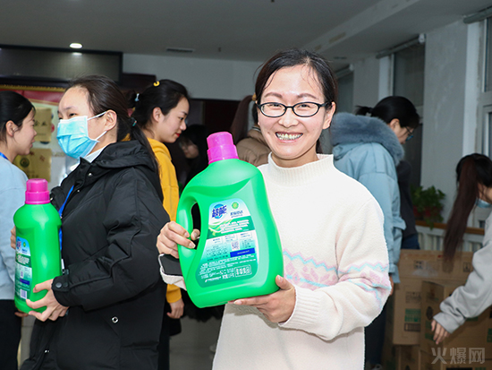 ������Ů��(ji��)���𱬾W�ɰl(f��)Ů�񌣌ٶY��