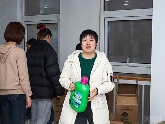 ������Ů��(ji��)���𱬾W�ɰl(f��)Ů�񌣌ٶY��